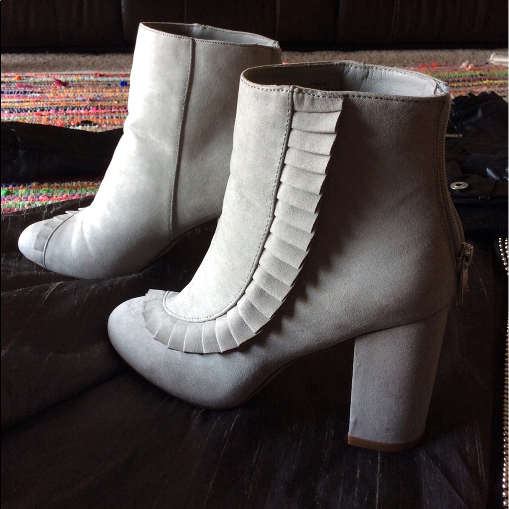 🐘 Grey Ruffle Boots | Vegan Suede boho 7.5 🐘